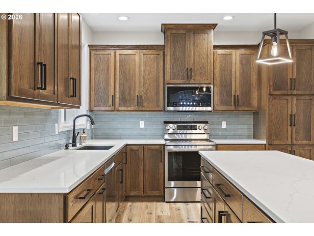 405 BLUE JAY Ave, Forest Grove, OR 97116