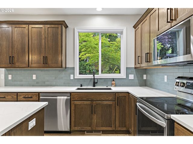 405 BLUE JAY Ave, Forest Grove, OR 97116