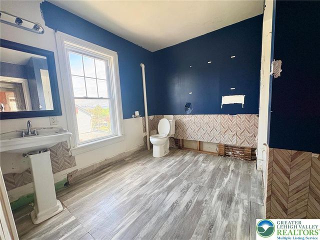 2879 Cemetery Street, Washington Twp, PA 18080