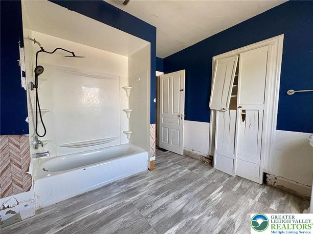 2879 Cemetery Street, Washington Twp, PA 18080