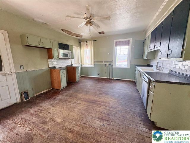 2879 Cemetery Street, Washington Twp, PA 18080