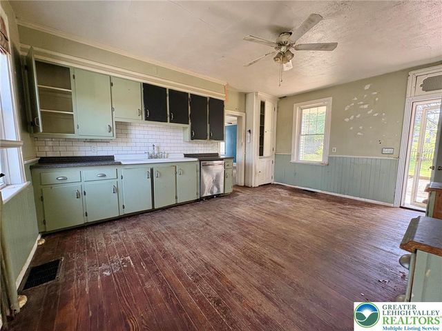 2879 Cemetery Street, Washington Twp, PA 18080