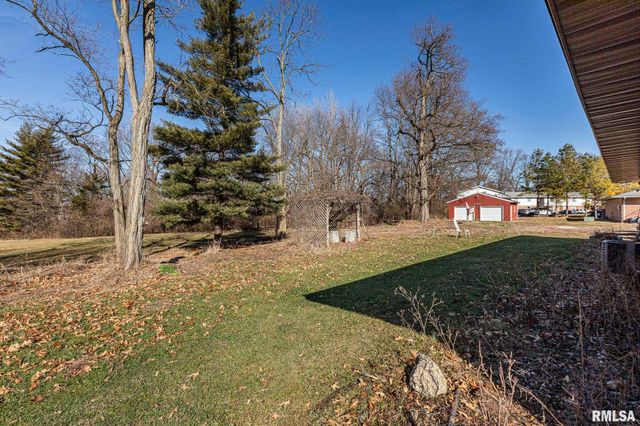 2103 N PARKWAY Drive, Pekin, IL 61554