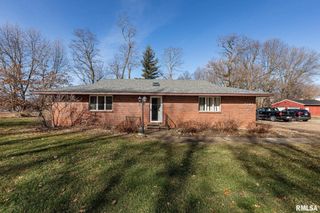 2103 N PARKWAY Drive, Pekin, IL 61554