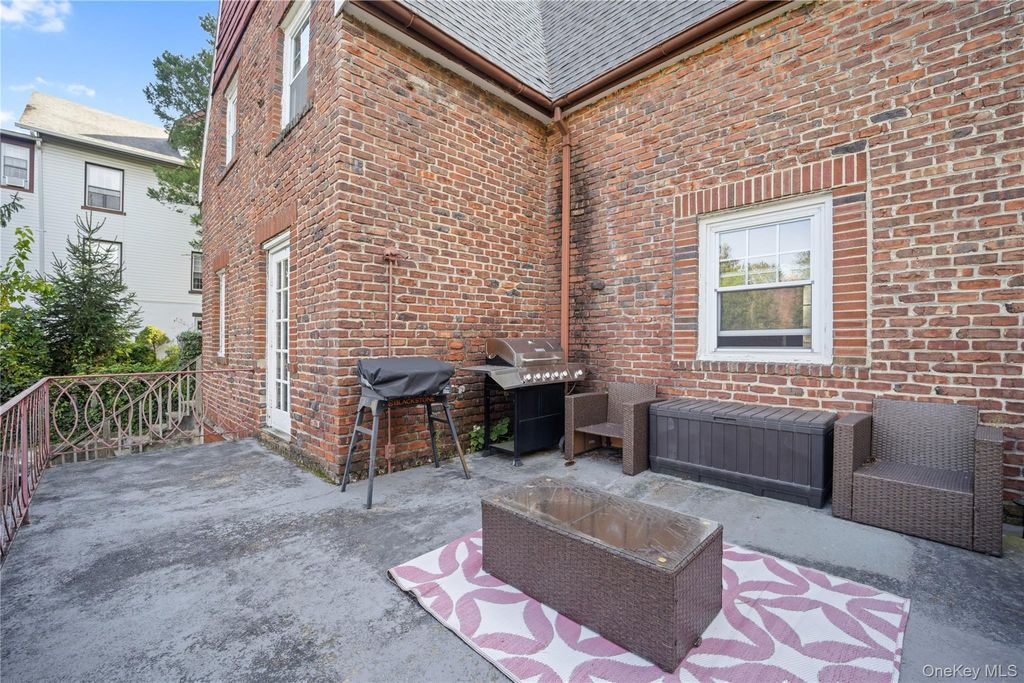 31 aka 33 Cross Street, Bronxville, NY 10708 — photo 5