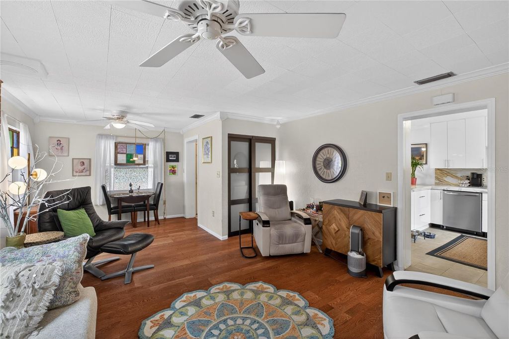 Image 11 of property listing at 1632 PINEWOOD DRIVE, Orlando, FL 32804