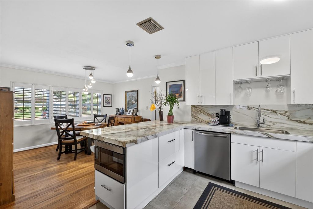 Image 18 of property listing at 1632 PINEWOOD DRIVE, Orlando, FL 32804