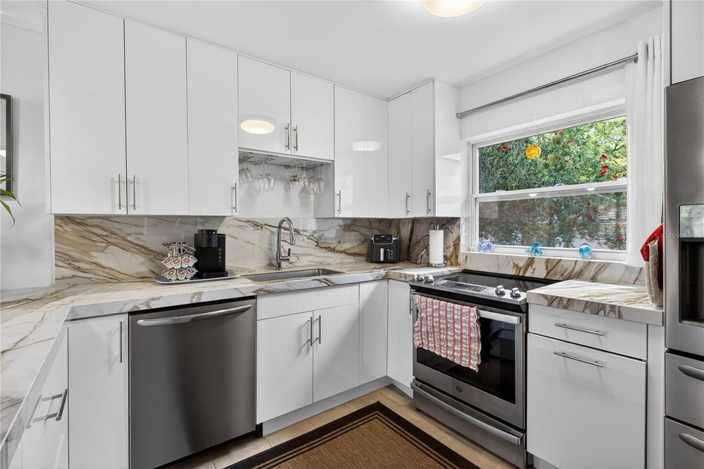 Image 20 of property listing at 1632 PINEWOOD DRIVE, Orlando, FL 32804