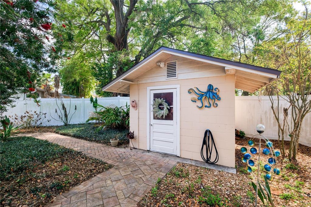 Image 22 of property listing at 1632 PINEWOOD DRIVE, Orlando, FL 32804