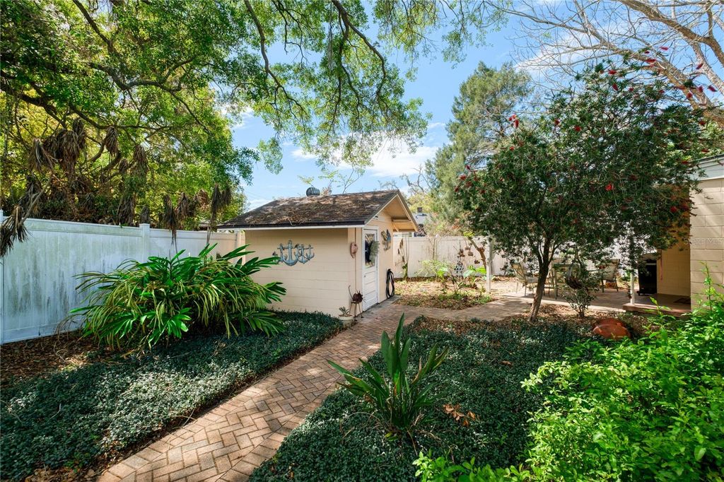 Image 26 of property listing at 1632 PINEWOOD DRIVE, Orlando, FL 32804