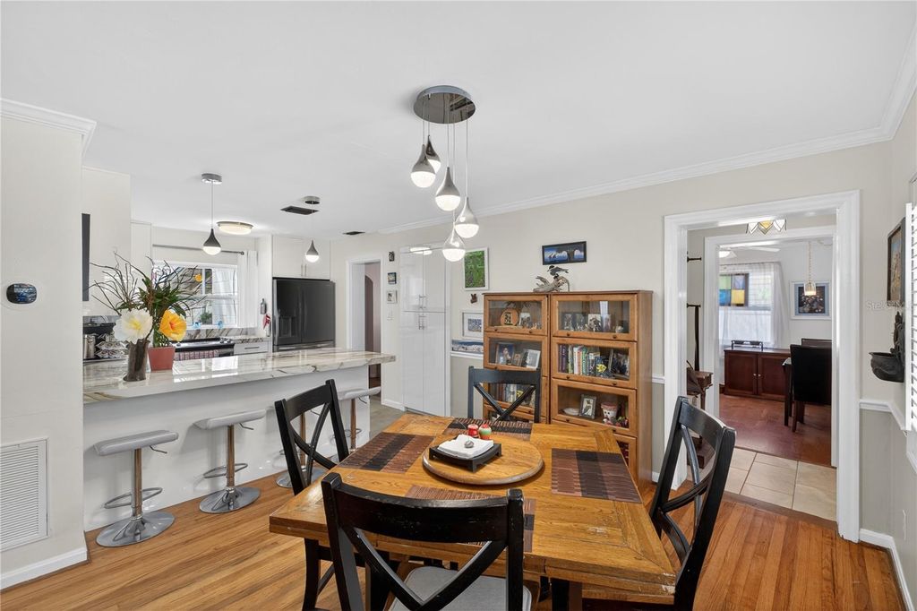 Image 6 of property listing at 1632 PINEWOOD DRIVE, Orlando, FL 32804