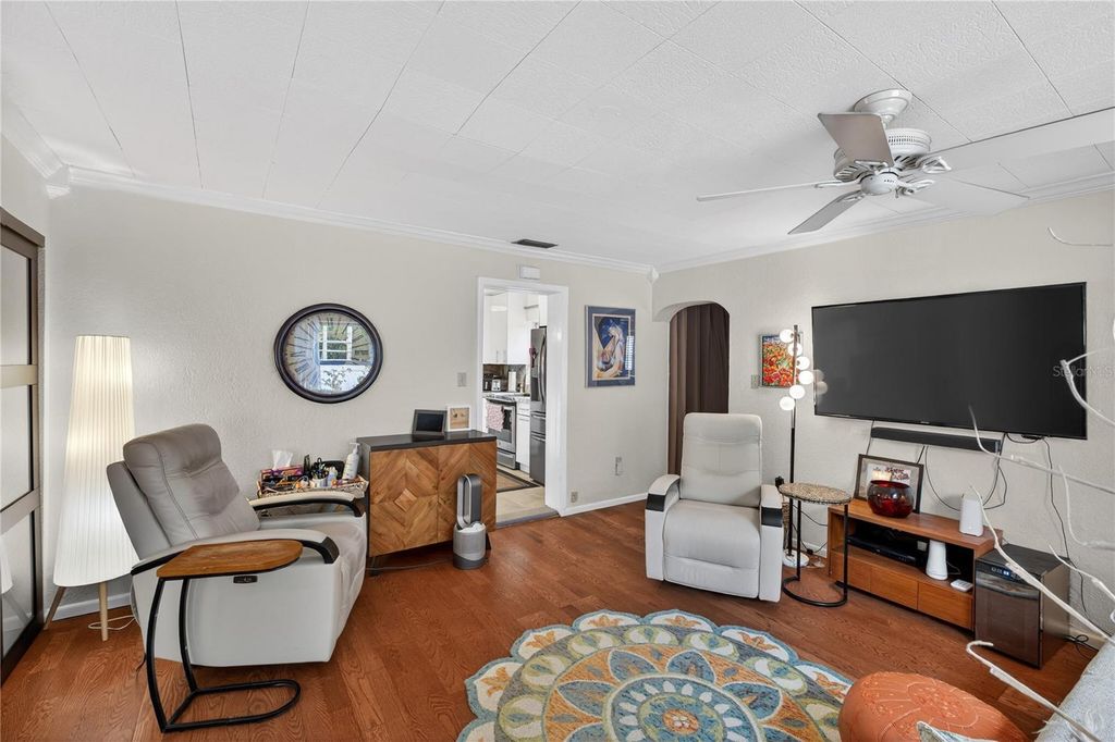 Image 10 of property listing at 1632 PINEWOOD DRIVE, Orlando, FL 32804
