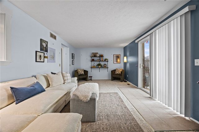 12 Carriage Court, Farmington, NY 14425