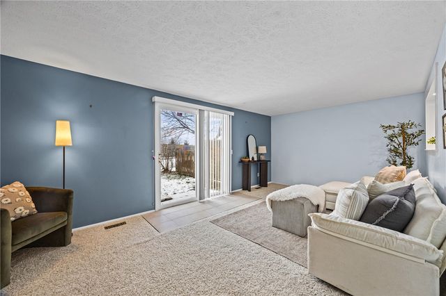 12 Carriage Court, Farmington, NY 14425