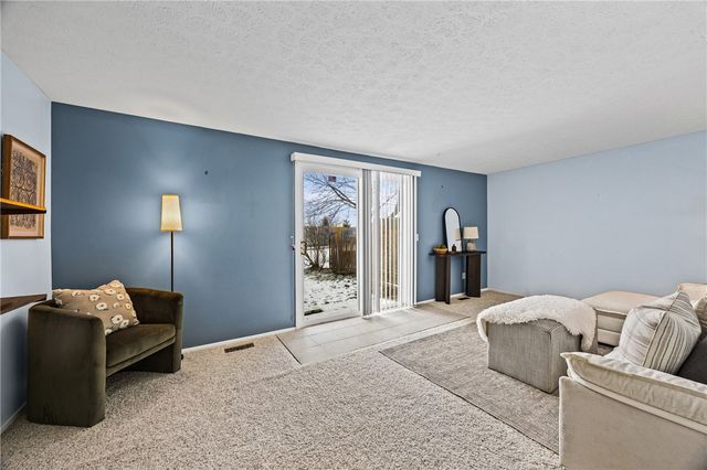 12 Carriage Court, Farmington, NY 14425