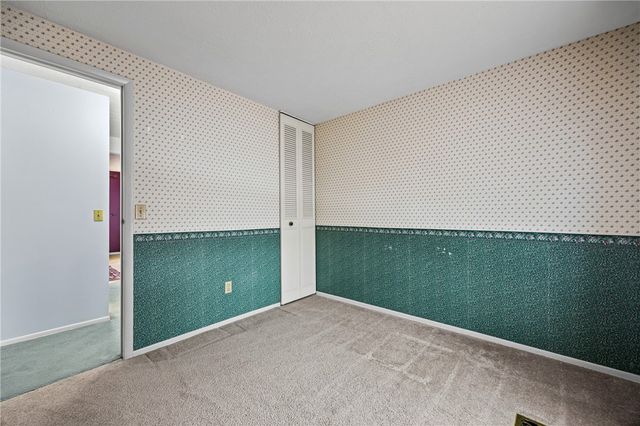 12 Carriage Court, Farmington, NY 14425