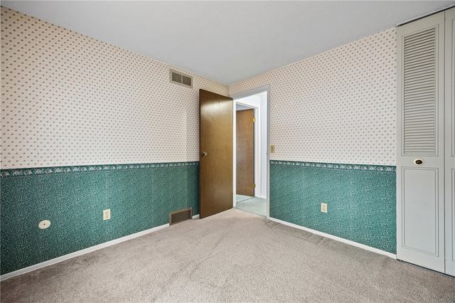 12 Carriage Court, Farmington, NY 14425