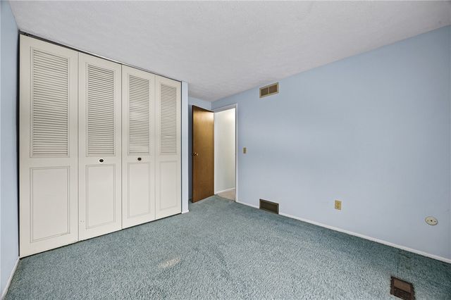 12 Carriage Court, Farmington, NY 14425