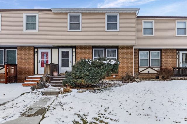 12 Carriage Court, Farmington, NY 14425