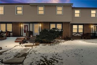 12 Carriage Court, Farmington, NY 14425