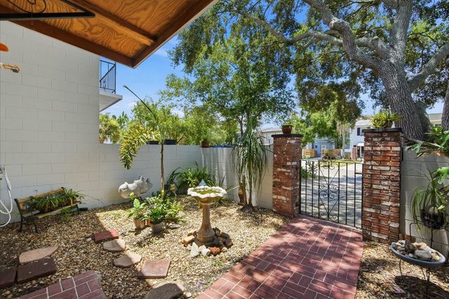 10017 N 52ND STREET, Tampa, FL 33617