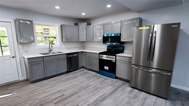 118 E ERIE Street, Linesville, PA 16424