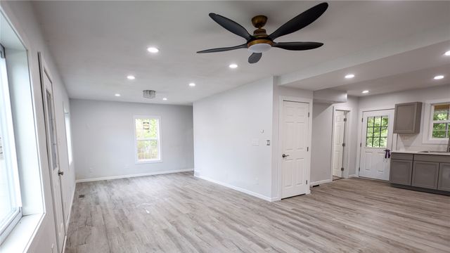 118 E ERIE Street, Linesville, PA 16424