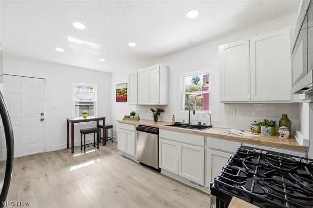 2009 Marlindale Road, Cleveland, OH 44118