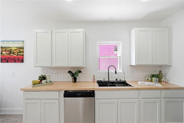 2009 Marlindale Road, Cleveland, OH 44118