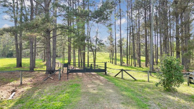 15648 County Road 9 ., Fitzpatrick, AL 36029