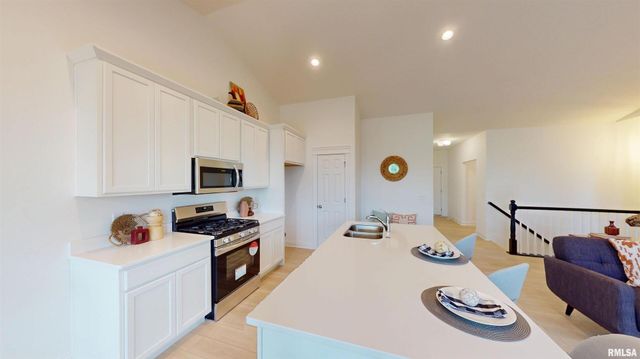 5931 BUTTERFIELD Drive, Bettendorf, IA 52722