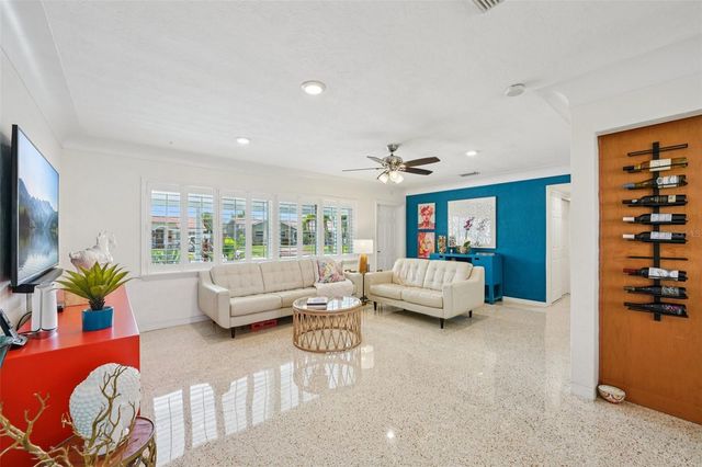 6417 24TH AVENUE N, St Petersburg, FL 33710