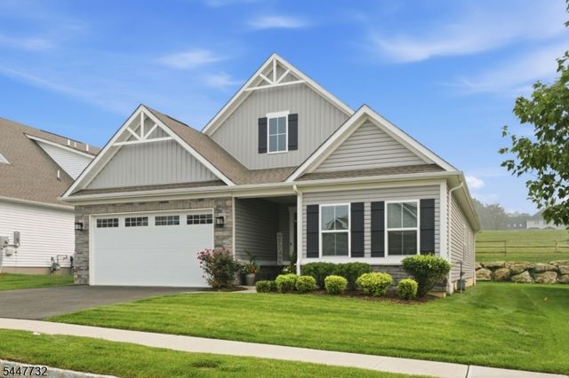 5 Harris Hawk Rd, Washington Twp., NJ 07882