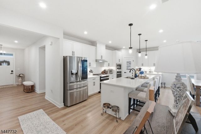 5 Harris Hawk Rd, Washington Twp., NJ 07882