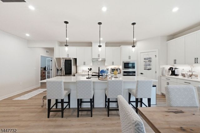 5 Harris Hawk Rd, Washington Twp., NJ 07882