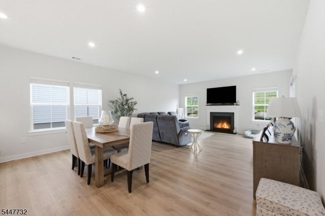 5 Harris Hawk Rd, Washington Twp., NJ 07882