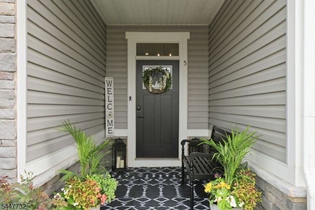 5 Harris Hawk Rd, Washington Twp., NJ 07882