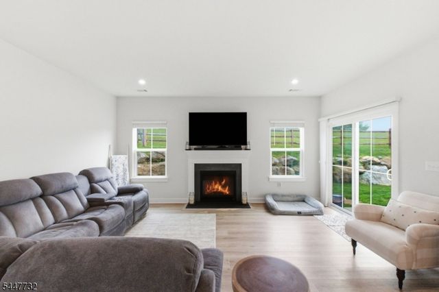 5 Harris Hawk Rd, Washington Twp., NJ 07882
