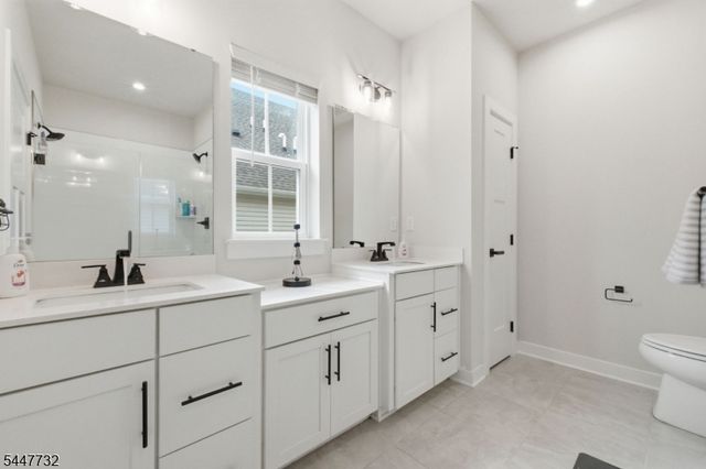 5 Harris Hawk Rd, Washington Twp., NJ 07882