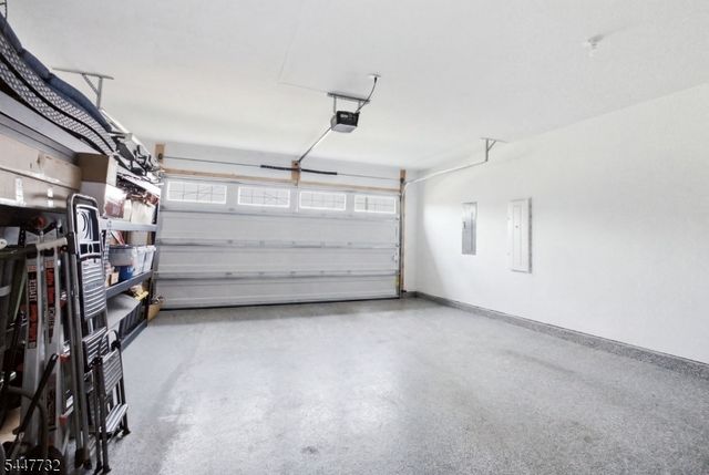 5 Harris Hawk Rd, Washington Twp., NJ 07882