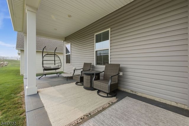 5 Harris Hawk Rd, Washington Twp., NJ 07882