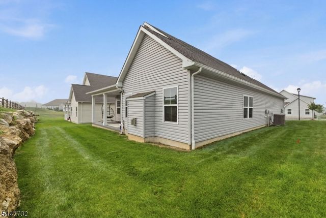 5 Harris Hawk Rd, Washington Twp., NJ 07882