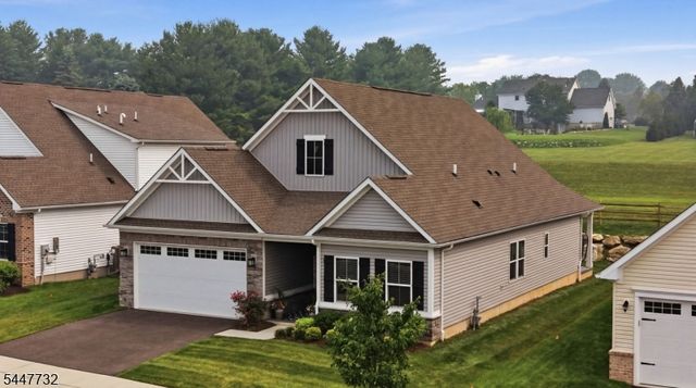 5 Harris Hawk Rd, Washington Twp., NJ 07882