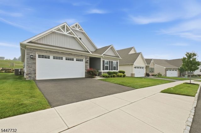 5 Harris Hawk Rd, Washington Twp., NJ 07882