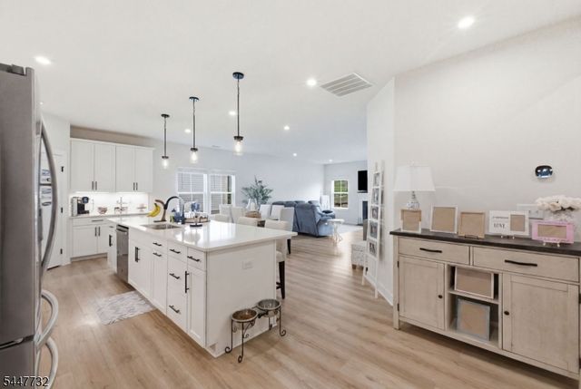 5 Harris Hawk Rd, Washington Twp., NJ 07882