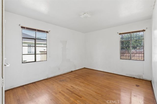 1613 E Ezmirlian, Compton, CA 90221