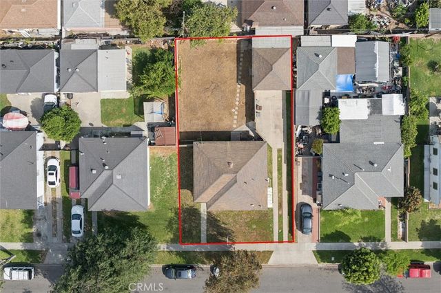 1613 E Ezmirlian, Compton, CA 90221