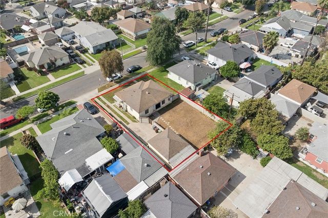 1613 E Ezmirlian, Compton, CA 90221
