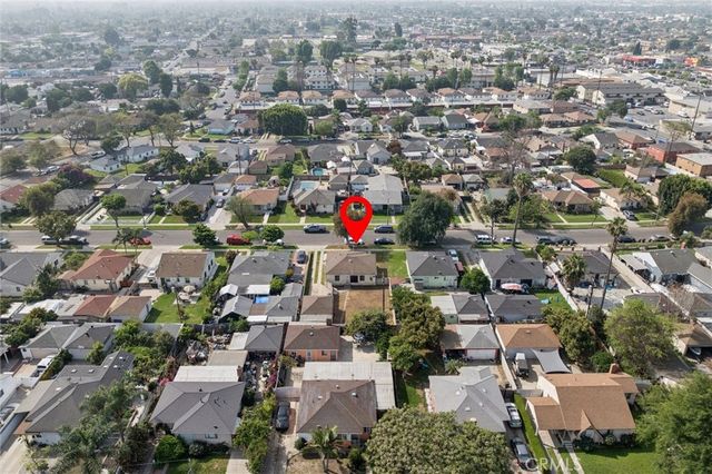 1613 E Ezmirlian, Compton, CA 90221