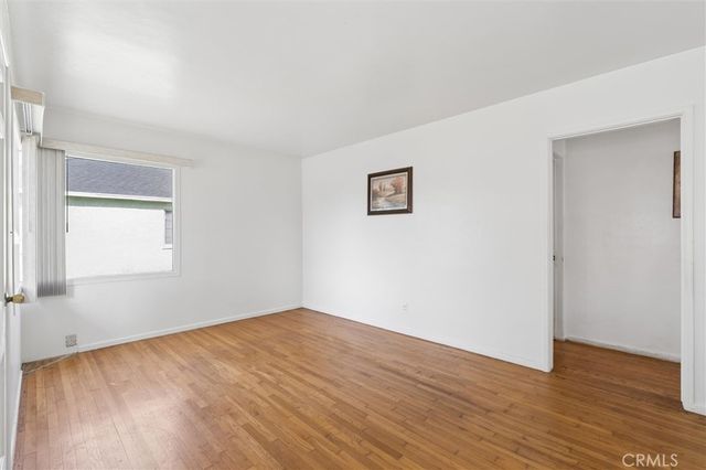 1613 E Ezmirlian, Compton, CA 90221